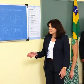 Presidente e Ministro da Educação visitam escola de tempo integral em Teresina (PI)