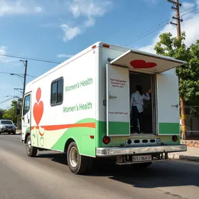 População de Teresina (PI) é atendida por carreta de saúde da mulher do Ministério da Saúde; veja como funciona