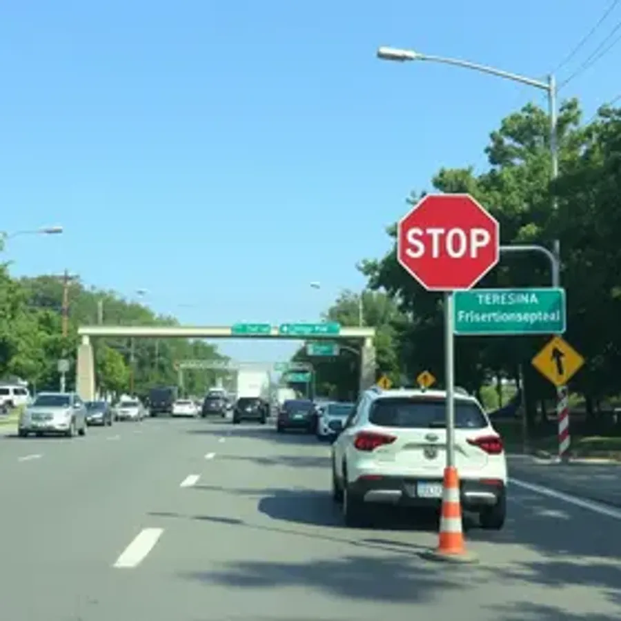 Motoristas enfrentam congestionamento com novo desvio na entrada do Dirceu, em Teresina